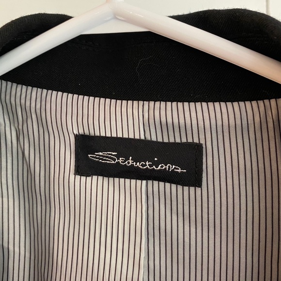 Seductions Casual Boyfriend-style Black Blazer - Picture 6 of 7